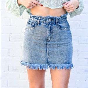 🔹 NWT fray denim skirt 🔹
